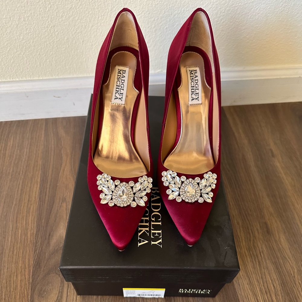 Badgley Mischka wine red satin Serra Pumps Sz 8